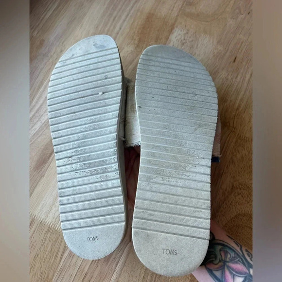 TOMS 🍍 Sandals - Picture 3 of 7
